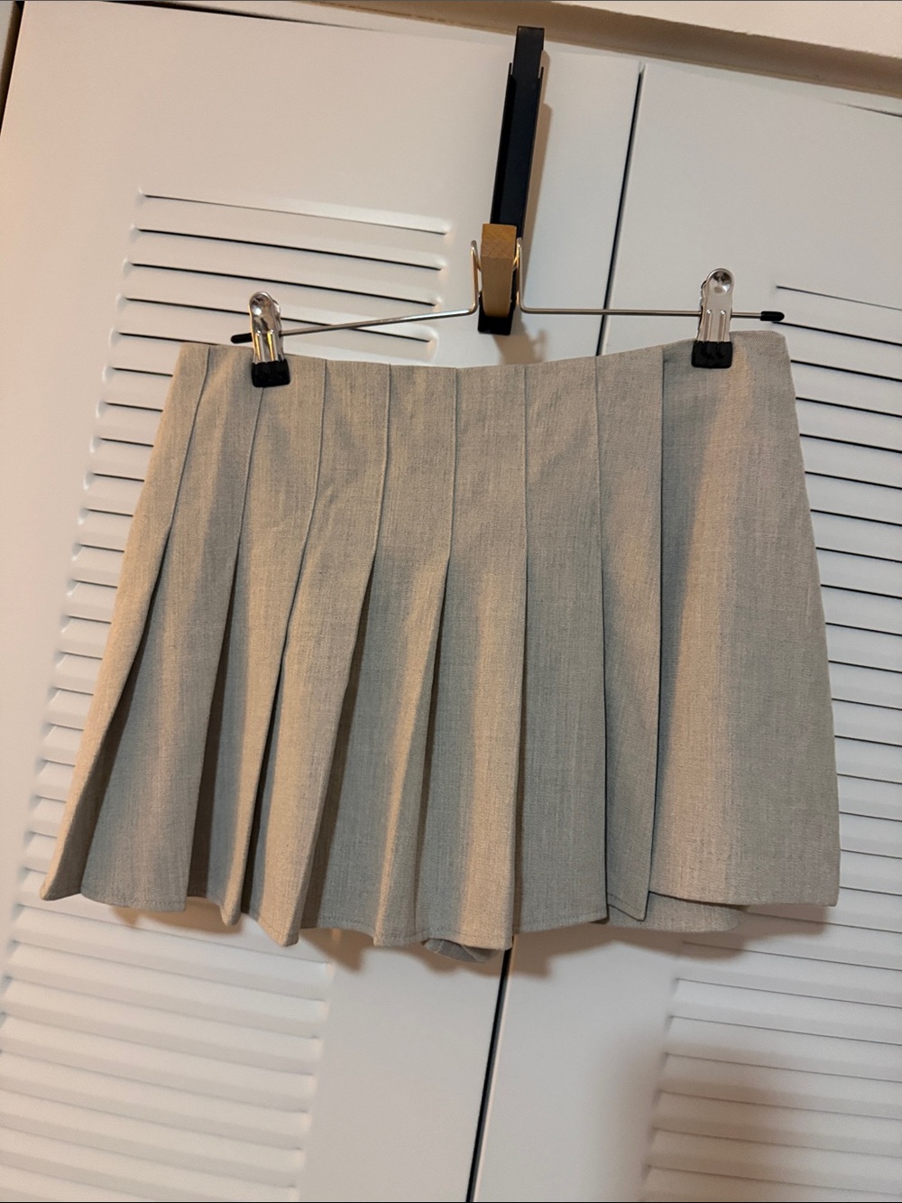 NWOT Zara Light Gray Pleated Mini Skirt